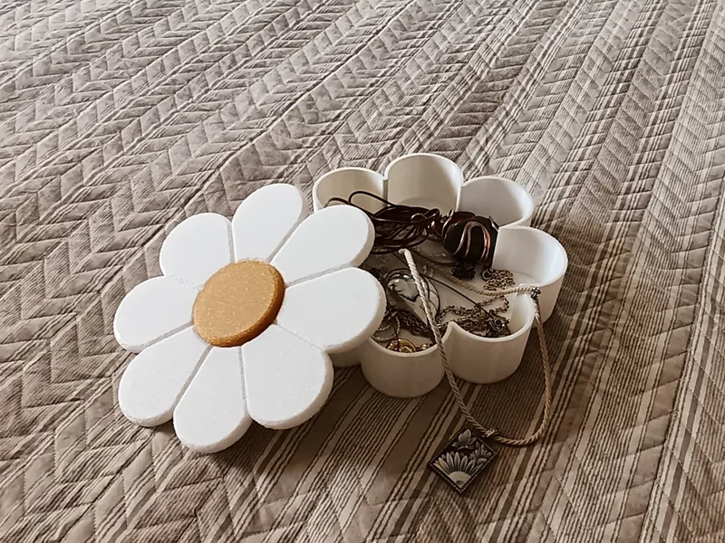 DAISY JEWELLERY BOX - DAISY-SHAPED JEWELLERY BOX